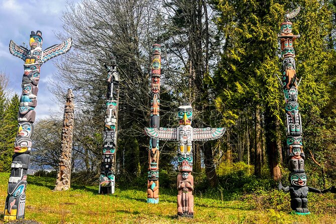 2 Unforgettable Hours in Vancouver - Stanley Park Seawall Views, Totems, and Photo Stops That Land