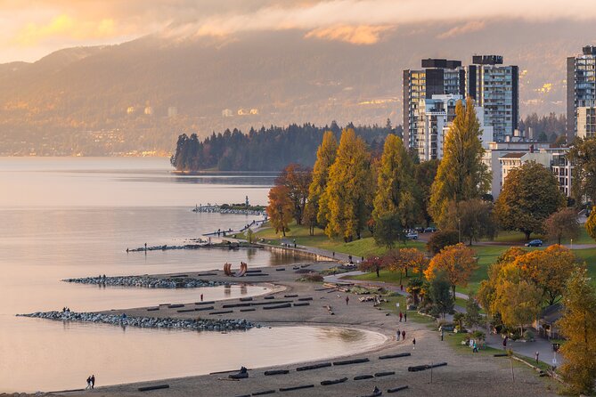 3 hours Private Vancouver Tour-from YVR Airport or Cruise Port - Stanley Park in Motion: Totem Poles, Nine O’Clock Gun, and Prospect Point