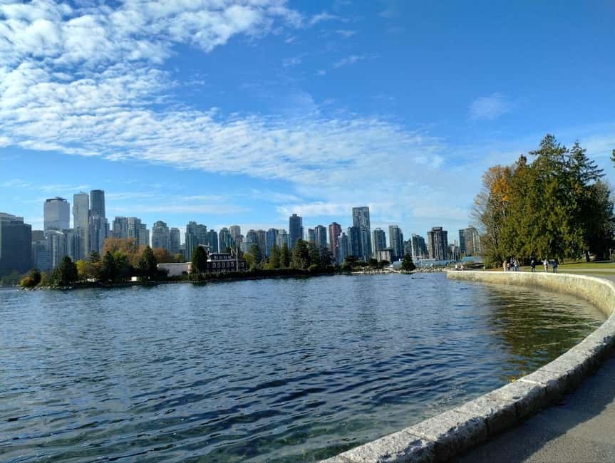 Aquarium & StanleyPark+20 Gem Spots+City/Vip Car+Small Group - The Vancouver Aquarium Part: 65,000+ Animals and the Shows You’ll Remember