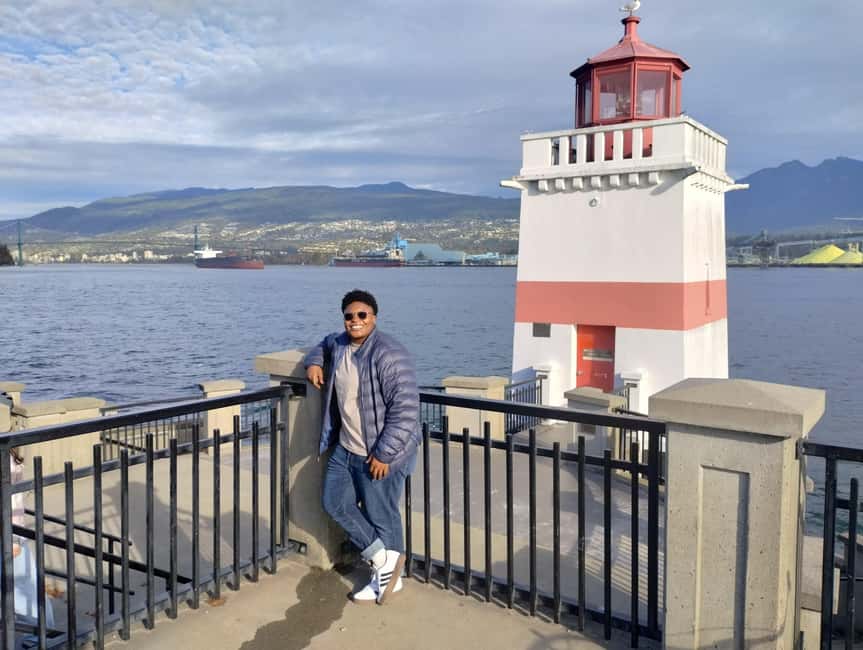 Aquarium & StanleyPark+20 Gem Spots+City/Vip Car+Small Group - City Views Beyond the Park: Burrard Inlet, Seaplanes, and Canada Place