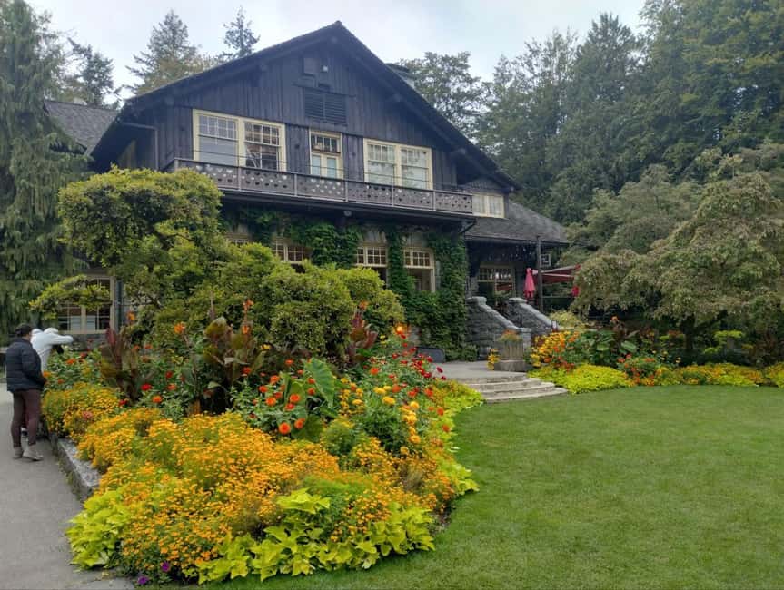 Aquarium & StanleyPark+20 Gem Spots+City/Vip Car+Small Group - Burrard SkyTrain Pickup, a Leather-Seat Car, and a More Relaxed Pace