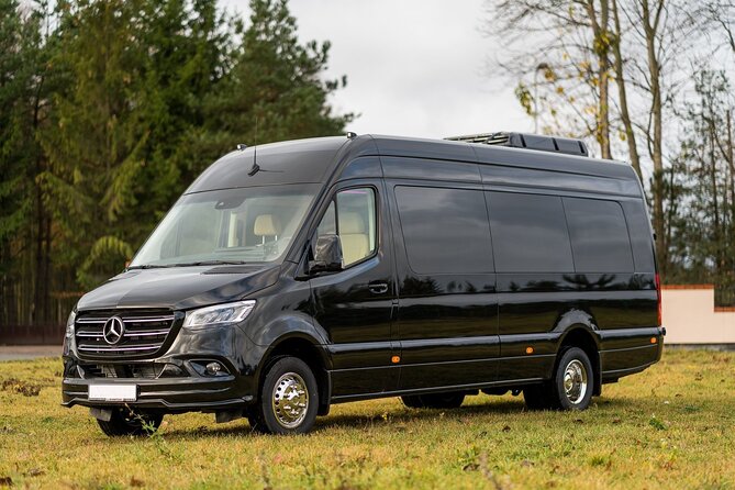 Arrival Private Transfer Vancouver YVR or Cruise Port to Vancouver by Minibus - Meeting point at YVR: how you actually find the chauffeur