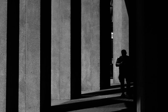 Art of Street Photography Guided Walk - Weather, Timing, and How to Make the Most of Downtown Light