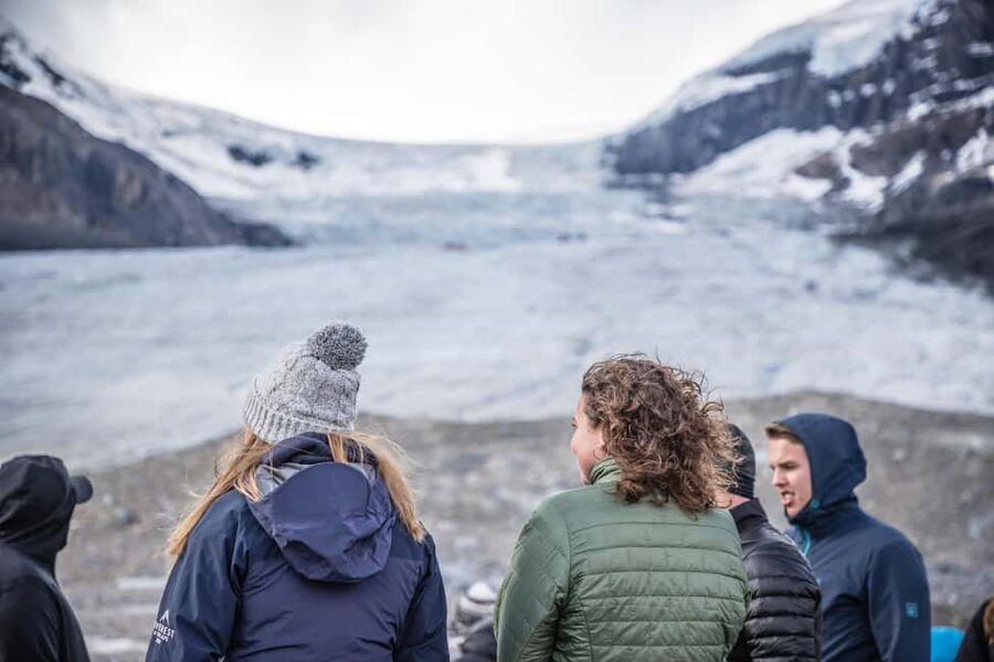 Banff: Explore Banff & Jasper National Parks (4-Days) - Day 3: Lake Louise, Moraine Lake (seasonal), Peyto, and the Icefields build-up