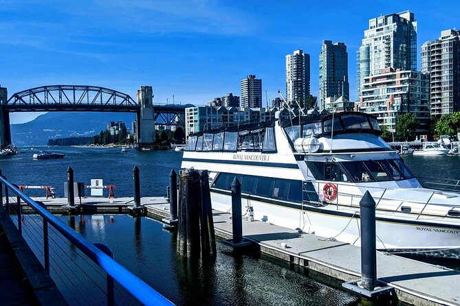 Best Vancouver Family Tour with Kids - Totem Poles, Prospect Point, and Brockton Point Lighthouse Photo Moments