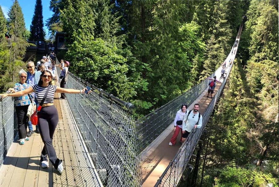 Capilano Br+Grouse Mtn+Dam+Lake&Hatcher/5in1/Small Group/Car - The downtown drive: quick city hits before the nature starts