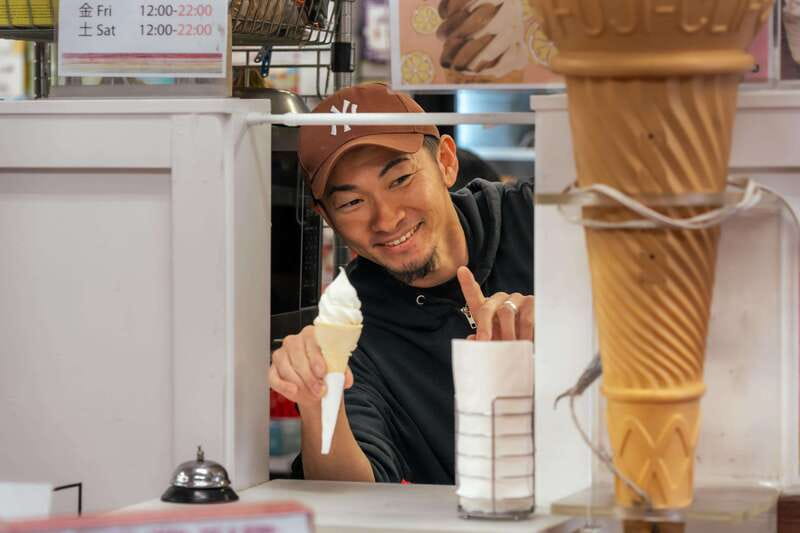 Downtown Vancouver: Asian Eats Walking Food Tour - Guides Make the Day: Bronson, Anjgi, and Darray’s Style of Teaching