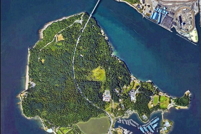Explore Stanley Park on Electric Scooters - Prospect Point Lighthouse: Panoramas and Photo Support