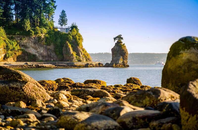From Vancouver: Shannon Falls and Whistler Sightseeing Tour - From Vancouver to Horseshoe Bay, with Stanley Park and Lions Gate views