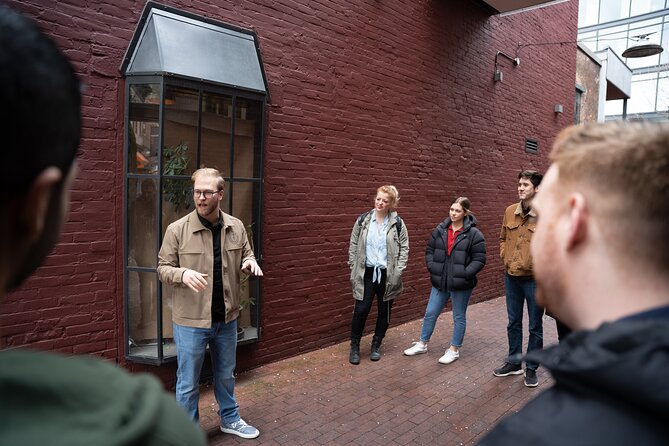 Gratuity-Based Vancouver City Highlights 3 Hour Walking Tour - Guides, group size, and how to make the audio work for you