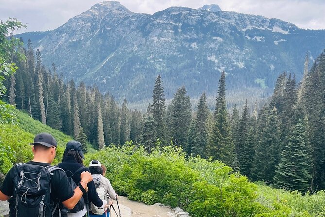 Private Hiking Day tour of Joffre Lakes Park - Joffre Lakes Provincial Park, your full-day hike with three payoff lakes