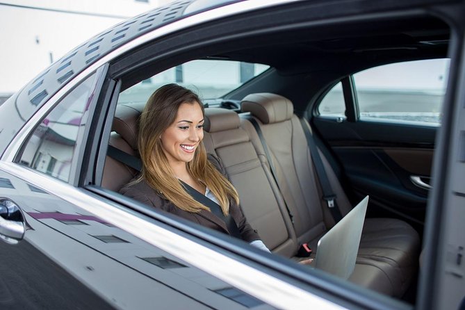 Private Transfer from Vancouver Airport (YVR) - YVR meet-and-greet: where your driver waits (and how to find them fast)
