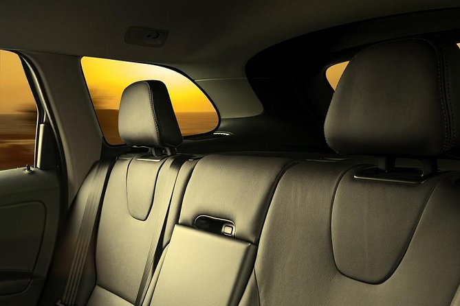 Roundtrip Private Transfer from Vancouver Airport (YVR) - Inside the Vehicle: Comfort and Control in Vancouver Traffic