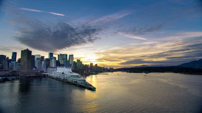 Sunset Bus Tour: Stanley Park & English Bay Photostops - Gastown and Downtown Quick Hits, Including Steam Clock and Bridge Architecture