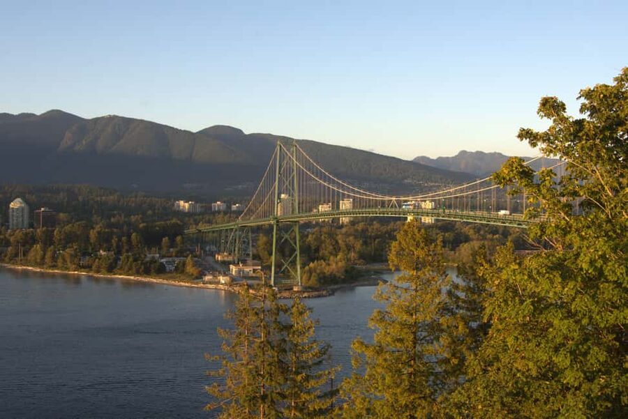 Sunset Bus Tour: Stanley Park & English Bay Photostops - Prospect Point Photo Stop: Lions Gate Bridge in the Best Light