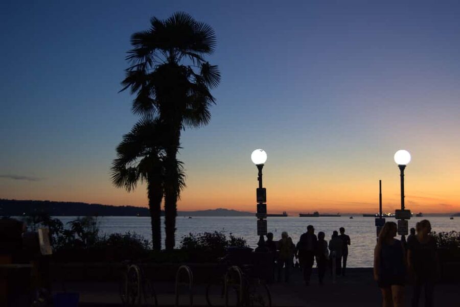 Sunset Bus Tour: Stanley Park & English Bay Photostops - Practical Tips for a Smooth Evening Ride