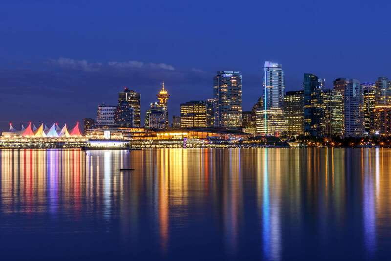 Vancouver: Attractions by Twilight Guided Tour with Dinner - Altitude Restaurant dinner on Grouse Mountain: satisfying, scenic, and sometimes set-menu limited