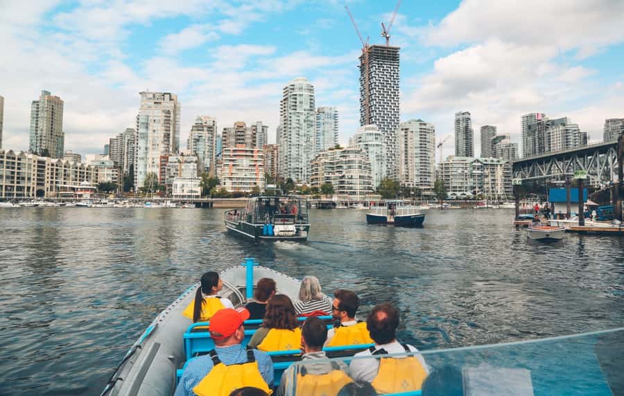 Vancouver: City and Seal Boat Tour - Captains and guides: what the best ones do in 1.5 hours