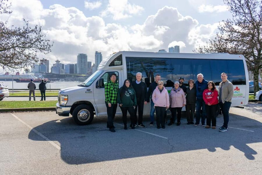Vancouver: City Highlights & Vancouver Lookout Tour - Granville Island Food Market Time: Shop, Snack, and Wander on Your Schedule