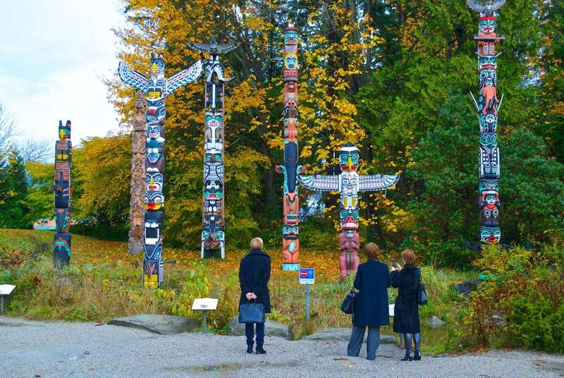 Vancouver: City + Lookout Tour & Option to Add YVR Drop-Off - Downtown Vancouver stops: Canada Place, Olympic Cauldron, and Robson Street