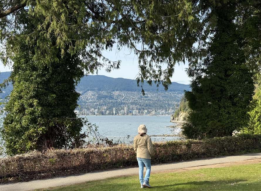 Vancouver City Tour+VipCar+Stanley Park+ChinaTown/SmallGroup - The Stanley Park loop: seawall, forest stops, and quick famous icons