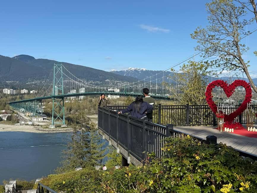 Vancouver City Tour+VipCar+Stanley Park+ChinaTown/SmallGroup - Gastown and Chinatown: Steam Clock cobblestones and gate photos