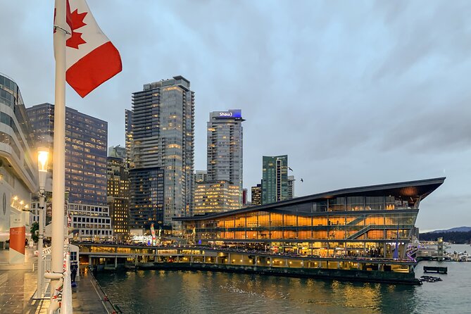 Vancouver Evening Tour: Stanley Park & English Bay Photostops - Prospect Point Lighthouse: The Best “Bridge and Inlet” Photo Setup