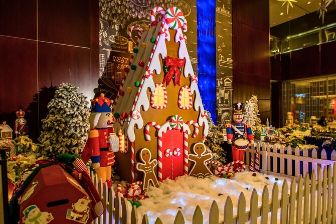 Vancouver Holiday History and Hot Chocolate Tour - A 90-minute downtown walk built for holiday sights