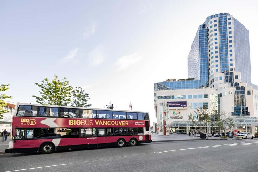 Vancouver: Hop-on Hop-off Sightseeing Tour with 10 Stops - Stanley Park and the waterfront: the part you will remember