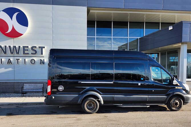 Vancouver International Airport Private Transfer - Private airport transfer in Vancouver, for groups up to 14