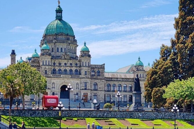 Vancouver Island, Butchart, Malahat 2-Day Tour in Chinese/English - Chemainus murals and Hatley Castle: two short stops with identity