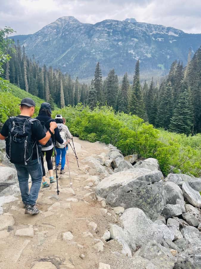 Vancouver: Joffre Lakes Park Hike and Whistler Day Trip - Whistler for one hour: a useful break, not a souvenir trap