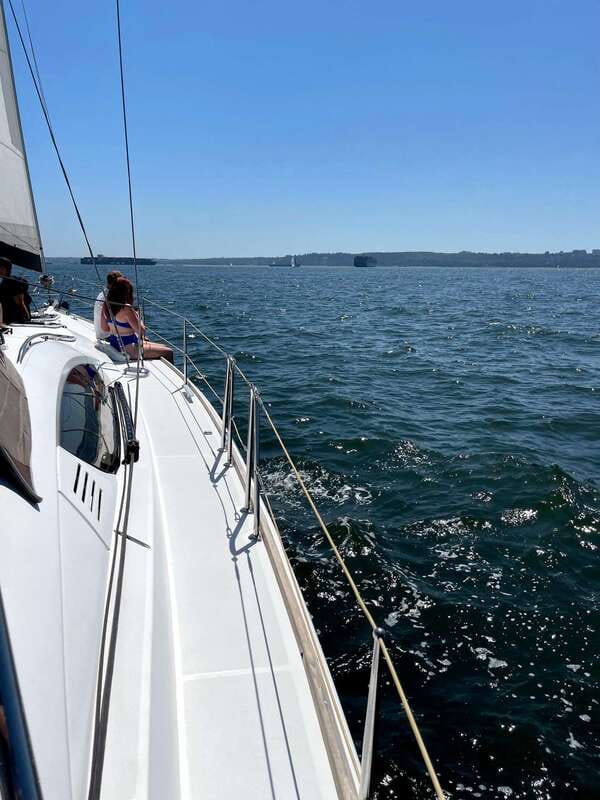 Vancouver: Mosquito Creek and English Bay Sailboat Cruise - Board Time: The 5-Minute Safety Briefing and Frederick’s Arrival