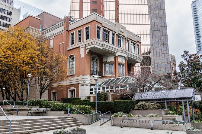 Vancouver Old Town Treasure Hunt: Self-Guided Walking Game - Gastown’s human stories: Gassy Jack, Gaoler’s Mews, and the Alibi