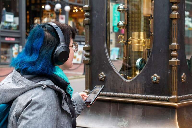 Vancouver: Self-Guided Smartphone Walking Tour of Gastown - How the VanWalks System Works (No App Download)