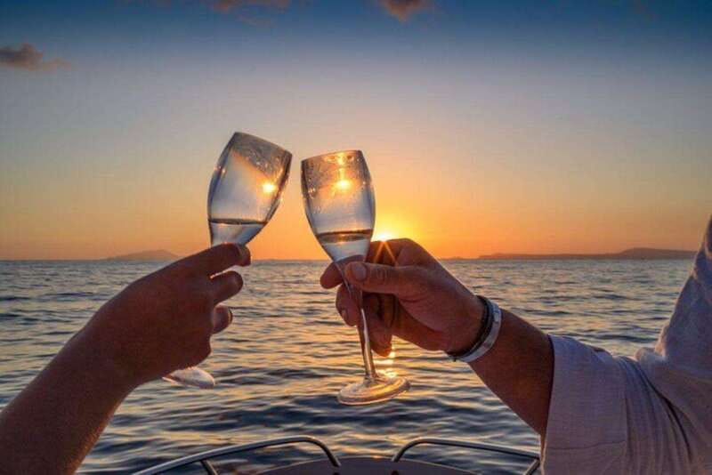 Vancouver: Sunset Boat Cruise with Complementary Bubbly - The two-hour rhythm: from cliffs to reflected light