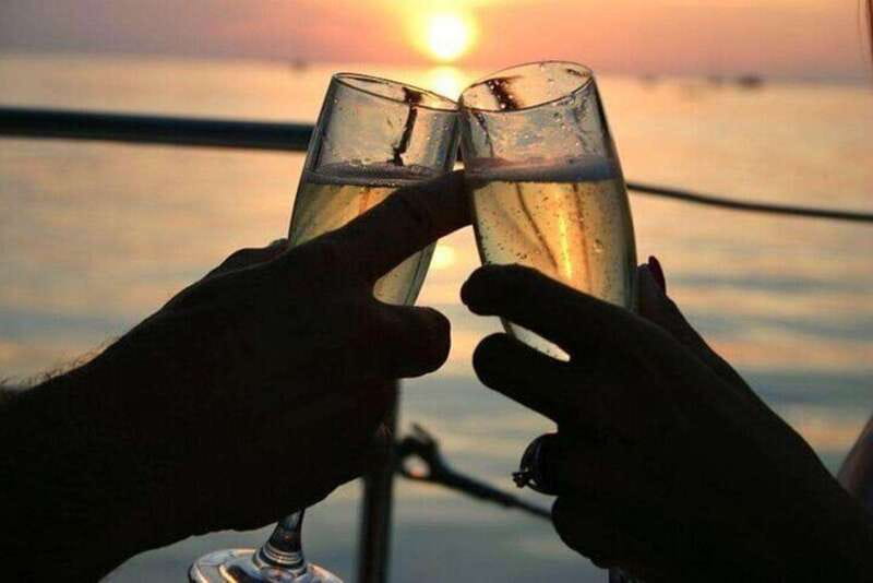 Vancouver: Sunset Boat Cruise with Complementary Bubbly - Practical tips that help you enjoy the best part