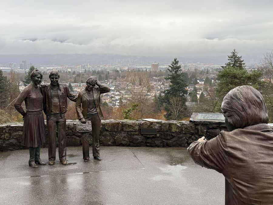 Vancouver Tour/Car/Grandville Island/Queen Elizabeth/China T - What the guide and small-group setup does for you
