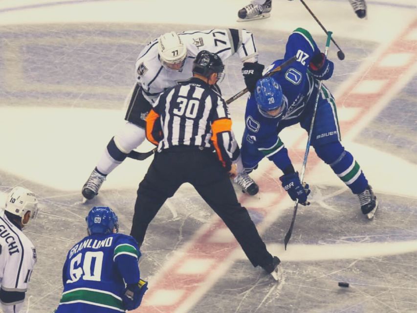 Vancouver: Vancouver Canucks Ice Hockey Game Ticket - Mobile Ticket Reality Check: QR Code vs Your Actual Entry