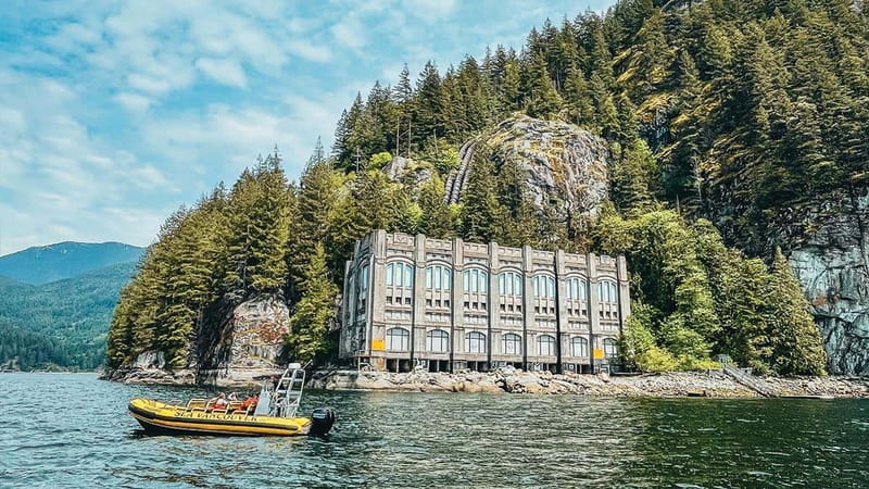 Vancouver: Waterfront Sightseeing Tour - City and Waterfall - Key things you will notice on this Vancouver speedboat tour