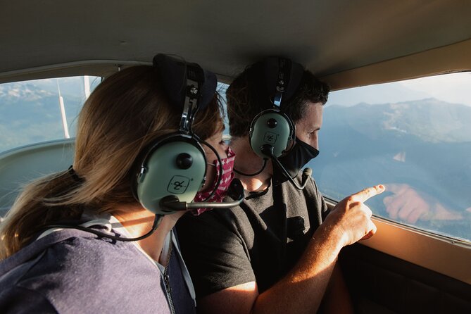 Whistler Backcountry Flightseeing Tour - Live headset commentary and small-group service